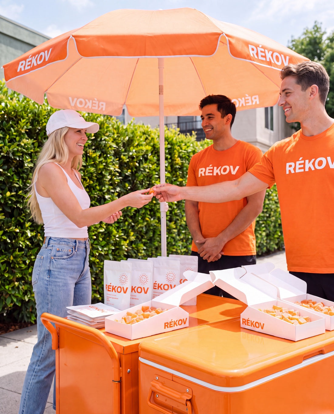 Rékov pop-up sampling stand