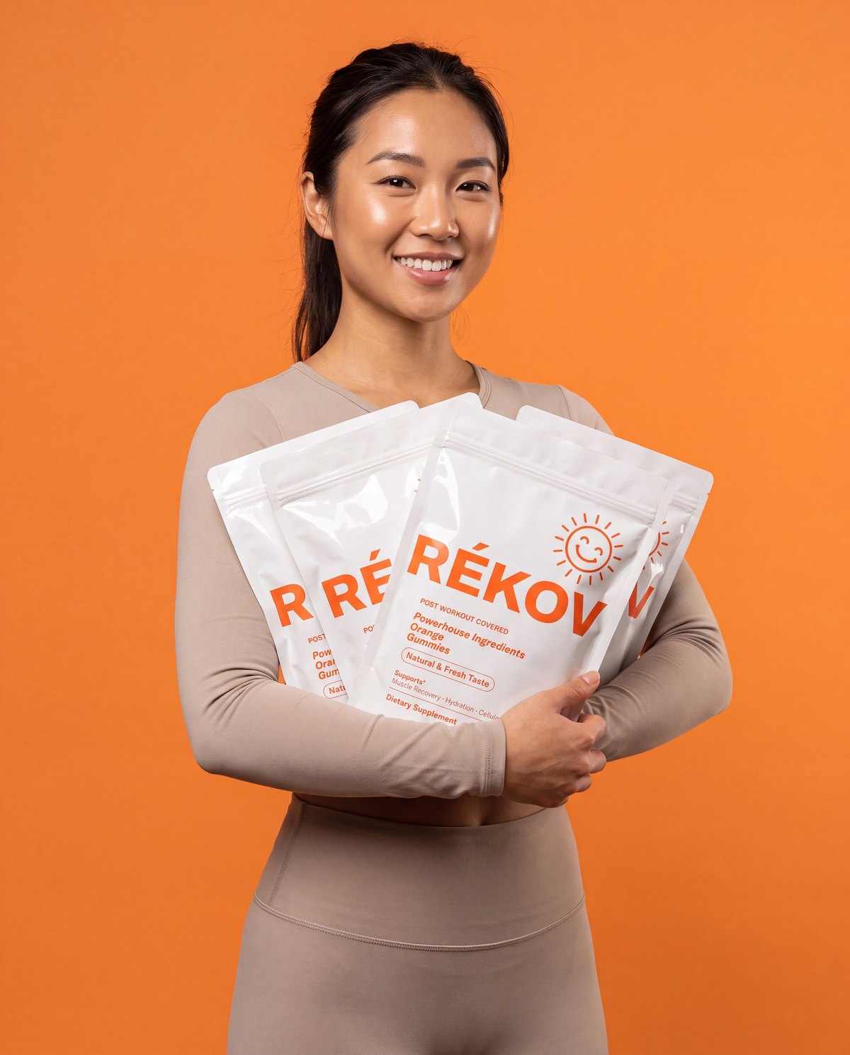 Rékov Orange post-workout recovery gummies pouch with fresh oranges